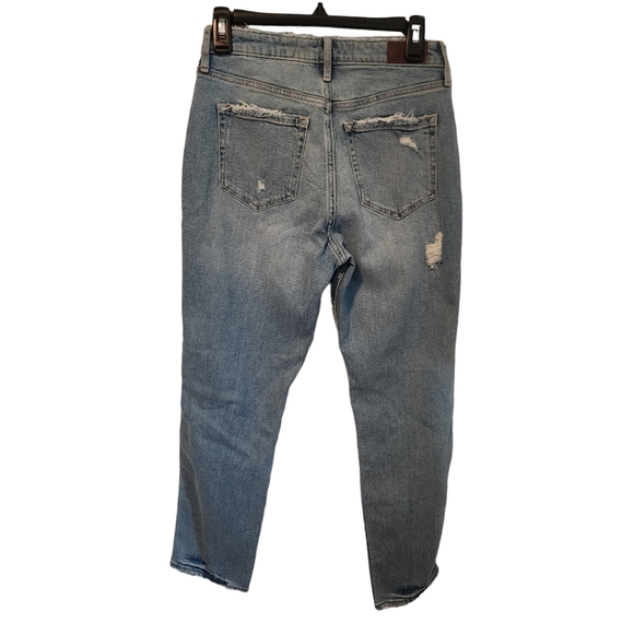 NEW Hollister Curvy High-Rise Ankle Mom Jean in Medium Wash - Picture 8 of 10